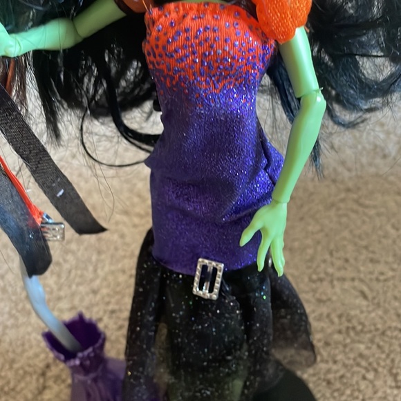 MONSTER HIGH DOLL! Casta Fierce Doll with Broom - Picture 2 of 4